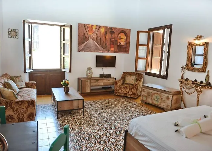 Meandros In Old Town *