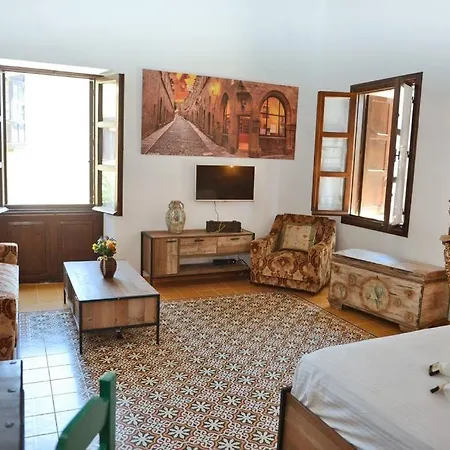 Meandros In Old Town *