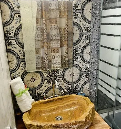 Meandros In Old Town